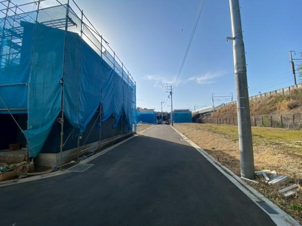 �_�ސ쌧��a�s���c�̐V�z��ˌ��Ă̑O�ʓ��H�܂ތ��n�ʐ^