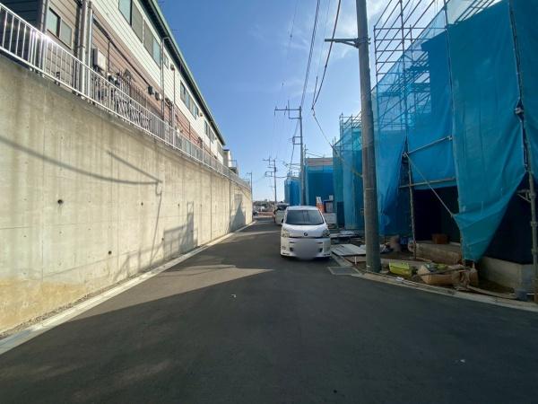 �_�ސ쌧��a�s���c�̐V�z��ˌ��Ă̑O�ʓ��H�܂ތ��n�ʐ^