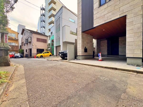 �_�ސ쌧���l�s�_�ސ��ؒ��̐V�z��ˌ��Ă̑O�ʓ��H�܂ތ��n�ʐ^