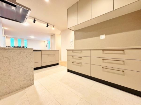 �_�ސ쌧���l�s�_�ސ��ؒ��̐V�z��ˌ��ẴL�b�`��