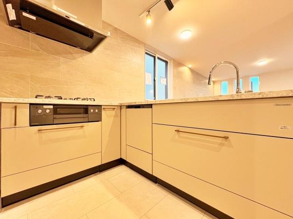 �_�ސ쌧���l�s�_�ސ��ؒ��̐V�z��ˌ��ẴL�b�`��