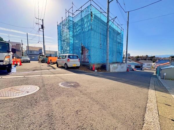 �_�ސ쌧���l�s����{�h���̐V�z��ˌ��Ă̑O�ʓ��H�܂ތ��n�ʐ^