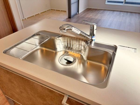 �_�ސ쌧���l�s���J��܊іڒ��̐V�z��ˌ��ẴL�b�`��