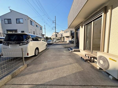 �_�ސ쌧���l�s�h�揬���P�J3���ڂ̒��È�ˌ��Ă̑O�ʓ��H�܂ތ��n�ʐ^