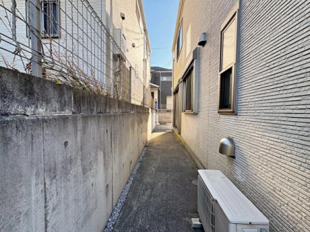 �_�ސ쌧���l�s�h�揬���P�J3���ڂ̒��È�ˌ��Ă̑O�ʓ��H�܂ތ��n�ʐ^