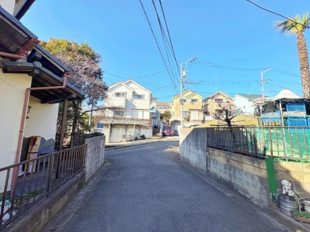 �_�ސ쌧���l�s���J��㐣�J���̐V�z��ˌ��Ă̑O�ʓ��H�܂ތ��n�ʐ^