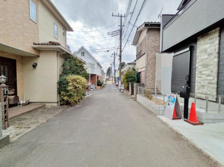 �_�ސ쌧���͌��s���L���̐V�z��ˌ��Ă̑O�ʓ��H�܂ތ��n�ʐ^