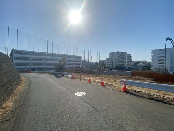 �_�ސ쌧�����s����1���ڂ̓y�n�̑O�ʓ��H�܂ތ��n�ʐ^