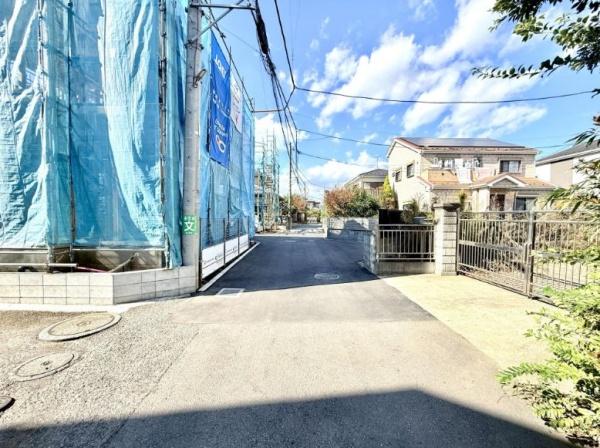 �_�ސ쌧������s�~���̐V�z��ˌ��Ă̑O�ʓ��H�܂ތ��n�ʐ^