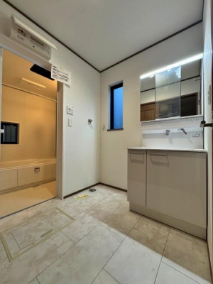 �_�ސ쌧���s�{�O�����1���ڂ̐V�z��ˌ��Ă̐��ʑ�E���ʏ�