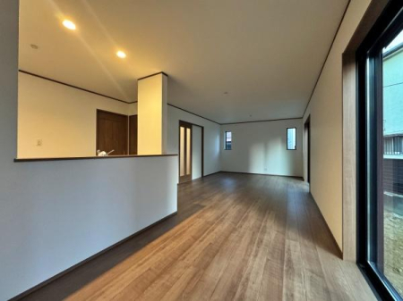 �_�ސ쌧���s�{�O�����1���ڂ̐V�z��ˌ��Ẵ��r���O