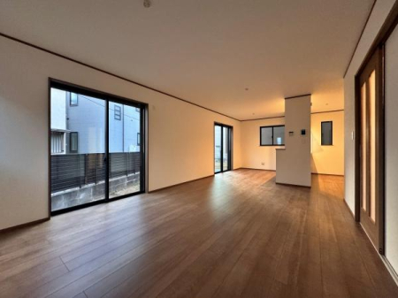 �_�ސ쌧���s�{�O�����1���ڂ̐V�z��ˌ��Ẵ��r���O