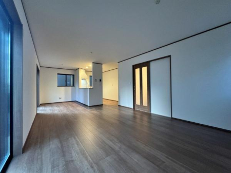 �_�ސ쌧���s�{�O�����1���ڂ̐V�z��ˌ��Ẵ��r���O