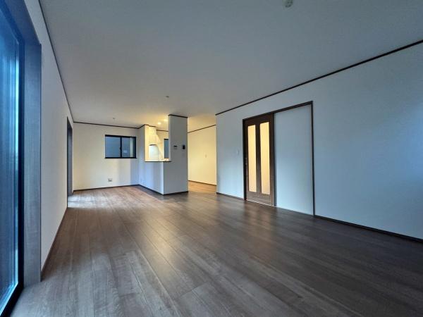 �_�ސ쌧���s�{�O�����1���ڂ̐V�z��ˌ��Ẵ��r���O