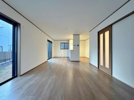 �_�ސ쌧���s�{�O�����1���ڂ̐V�z��ˌ��Ẵ��r���O