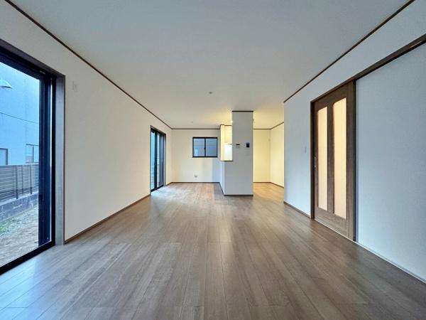 �_�ސ쌧���s�{�O�����1���ڂ̐V�z��ˌ��Ẵ��r���O