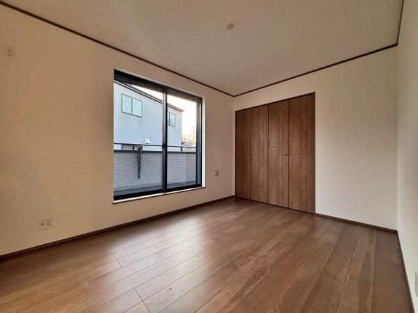 �_�ސ쌧���s�{�O�����1���ڂ̐V�z��ˌ��Ă̐Q��