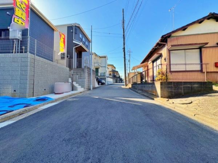 �_�ސ쌧���l�s���撆��2���ڂ̐V�z��ˌ��Ă̑O�ʓ��H�܂ތ��n�ʐ^