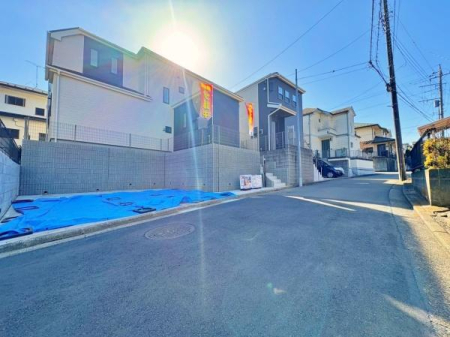 �_�ސ쌧���l�s���撆��2���ڂ̐V�z��ˌ��Ă̑O�ʓ��H�܂ތ��n�ʐ^