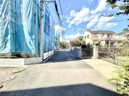 �_�ސ쌧������s�~���̐V�z��ˌ��Ă̑O�ʓ��H�܂ތ��n�ʐ^