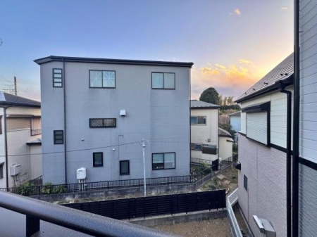 �_�ސ쌧���s�{�O�����1���ڂ̐V�z��ˌ��Ă̏Z�˂���̒��]�ʐ^