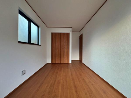 �_�ސ쌧���s�{�O�����1���ڂ̐V�z��ˌ��Ă̐Q��