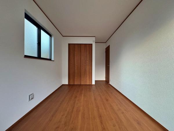 �_�ސ쌧���s�{�O�����1���ڂ̐V�z��ˌ��Ă̐Q��