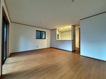 �_�ސ쌧���s�{�O�����1���ڂ̐V�z��ˌ��Ẵ��r���O