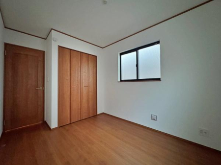 �_�ސ쌧���s�{�O�����1���ڂ̐V�z��ˌ��Ă̎q������