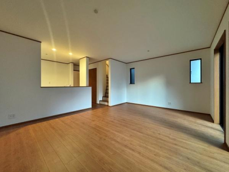 �_�ސ쌧���s�{�O�����1���ڂ̐V�z��ˌ��Ẵ��r���O