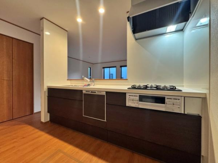 �_�ސ쌧���s�{�O�����1���ڂ̐V�z��ˌ��ẴL�b�`��