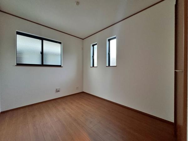 �_�ސ쌧���s�{�O�����1���ڂ̐V�z��ˌ��Ă̐Q��