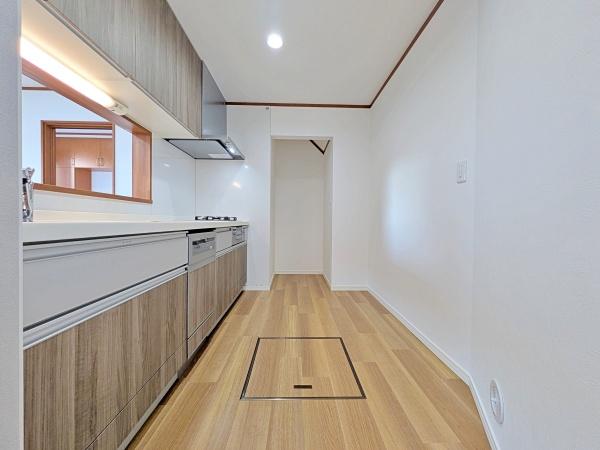 �����s���c�s�X��5���ڂ̒��È�ˌ��ẴL�b�`��