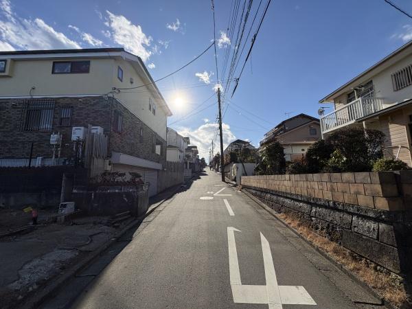 �_�ސ쌧���l�s�΋抛��7���ڂ̓y�n�̑O�ʓ��H�܂ތ��n�ʐ^