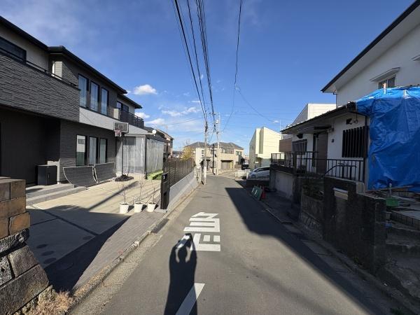 �_�ސ쌧���l�s�΋抛��7���ڂ̓y�n�̑O�ʓ��H�܂ތ��n�ʐ^