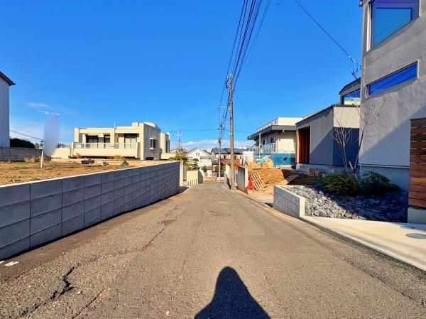 �_�ސ쌧���l�s�_�ސ��O�c�򓌒��̓y�n�̑O�ʓ��H�܂ތ��n�ʐ^