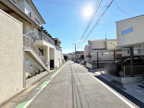 �_�ސ쌧���l�s�`�k�捂�c��3���ڂ̐V�z��ˌ��Ă̑O�ʓ��H�܂ތ��n�ʐ^