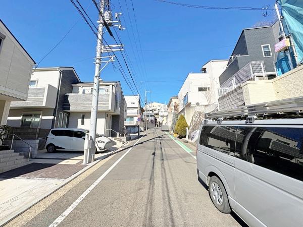 �_�ސ쌧���l�s�`�k�捂�c��3���ڂ̐V�z��ˌ��Ă̑O�ʓ��H�܂ތ��n�ʐ^