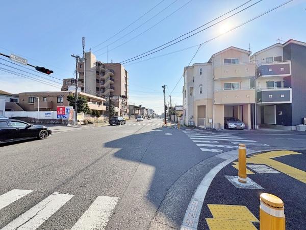 �_�ސ쌧����s�݂��̑�̒��È�ˌ��Ă̑O�ʓ��H�܂ތ��n�ʐ^