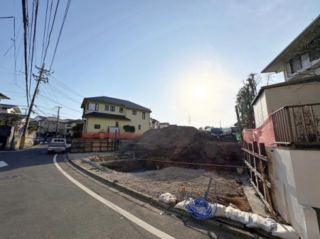 �_�ސ쌧���l�s�˒ˋ�㔐�����̐V�z��ˌ��Ă̑O�ʓ��H�܂ތ��n�ʐ^