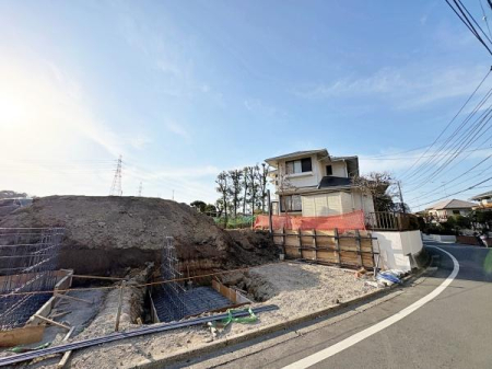 �_�ސ쌧���l�s�˒ˋ�㔐�����̐V�z��ˌ��Ă̏Z�˂���̒��]�ʐ^