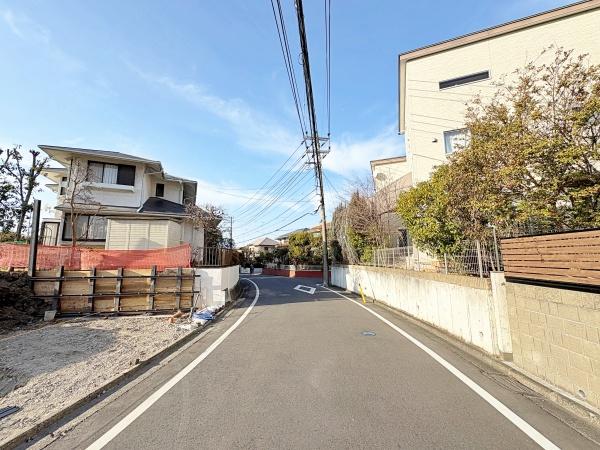 �_�ސ쌧���l�s�˒ˋ�㔐�����̐V�z��ˌ��Ă̑O�ʓ��H�܂ތ��n�ʐ^