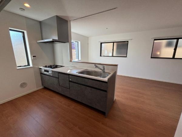 �_�ސ쌧���l�s�ߌ��扺���g3���ڂ̐V�z��ˌ��Ẵ��r���O