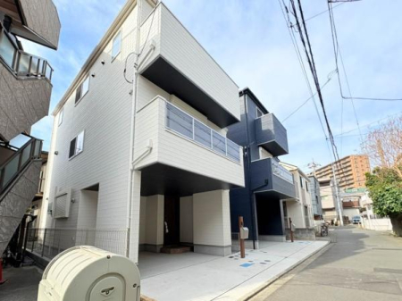 �_�ސ쌧���s���Ë�k����2���ڂ̐V�z��ˌ��Ă̑O�ʓ��H�܂ތ��n�ʐ^