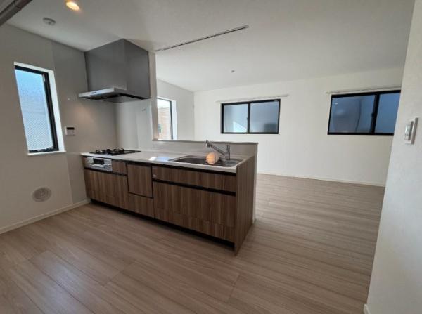 �_�ސ쌧���l�s�ߌ��扺���g3���ڂ̐V�z��ˌ��Ẵ��r���O