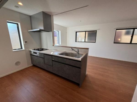 �_�ސ쌧���l�s�ߌ��扺���g3���ڂ̐V�z��ˌ��Ẵ��r���O