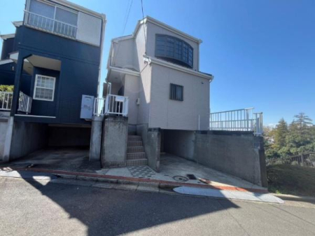 �_�ސ쌧���l�s���V�����̒��È�ˌ��Ă̑O�ʓ��H�܂ތ��n�ʐ^