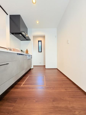 �_�ސ쌧���l�s����折���J��4���ڂ̐V�z��ˌ��ẴL�b�`��