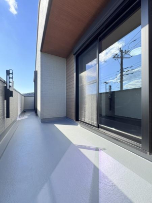 �_�ސ쌧���l�s����折���J��4���ڂ̐V�z��ˌ��Ă̑O�ʓ��H�܂ތ��n�ʐ^