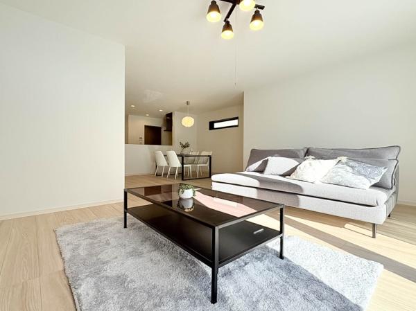 �_�ސ쌧���l�s��q�搙�c8���ڂ̐V�z��ˌ��Ẵ��r���O